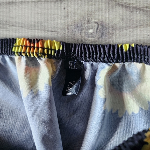 Off shoulder sunflower crop top - Picture 2 of 6